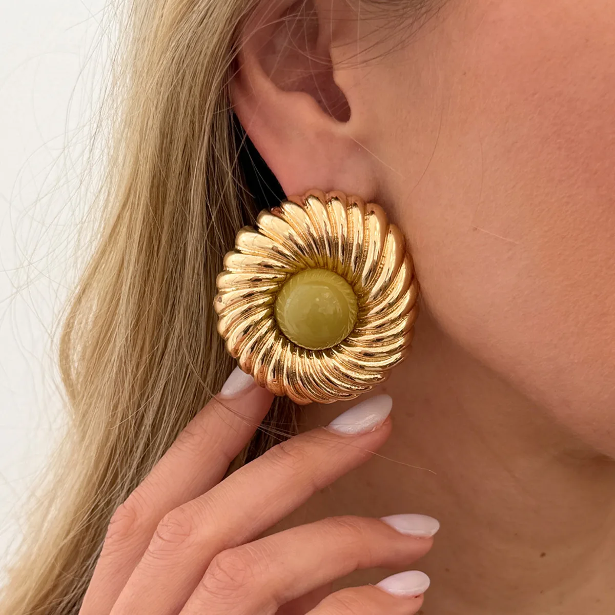 SHIXIN New Trendy Geometry Big Spiral Stud Earrings Women Boho Inlaid Resin Acrylic Beads Earrings Vacation Jewelry Accessories