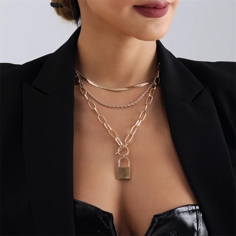 Punk Style Stacked Flat Snake Chain Three-Layer Necklace Imitation Fritillaria Concentric Lock Pendant for Women Fashion Jewelry