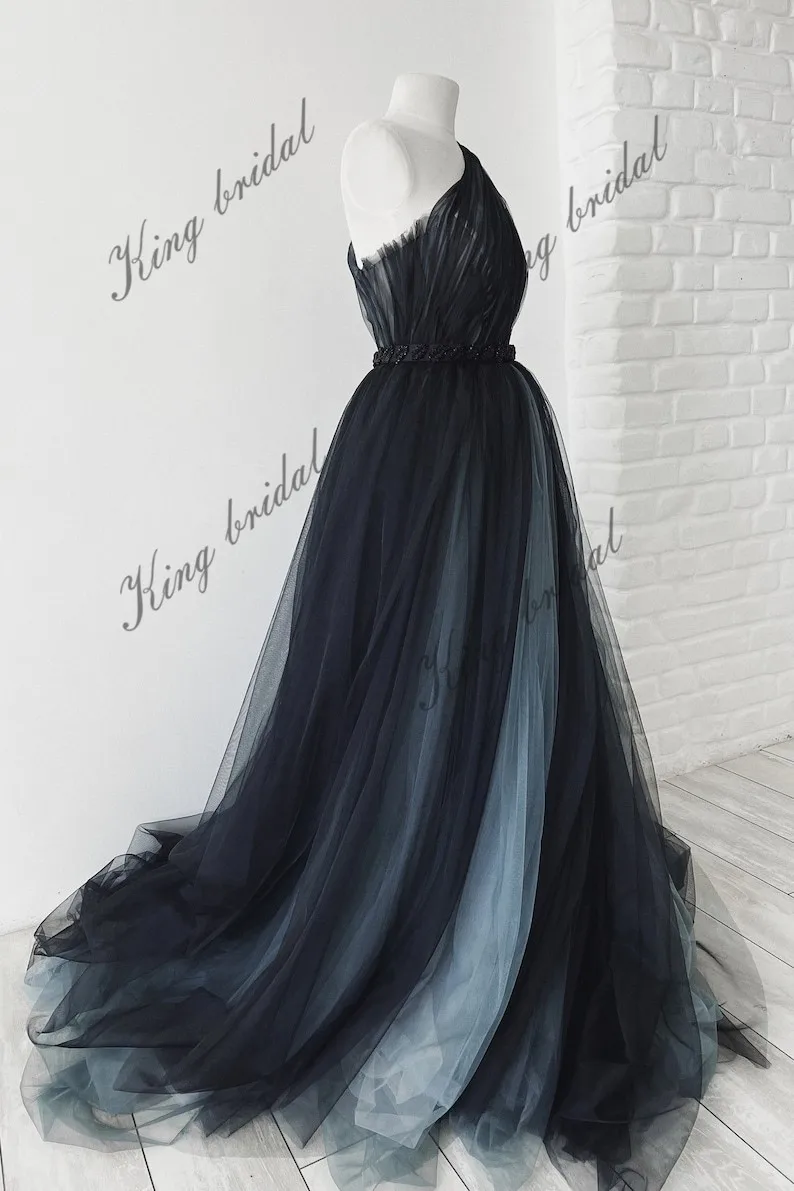 Schwarzes Hochzeitskleid. Vollschwarzes aschblaues Brautkleid. Gothic-Hochzeitskleid. Tüll-Perlen-Fantasie-Ballkleid, einfache Brautkleider