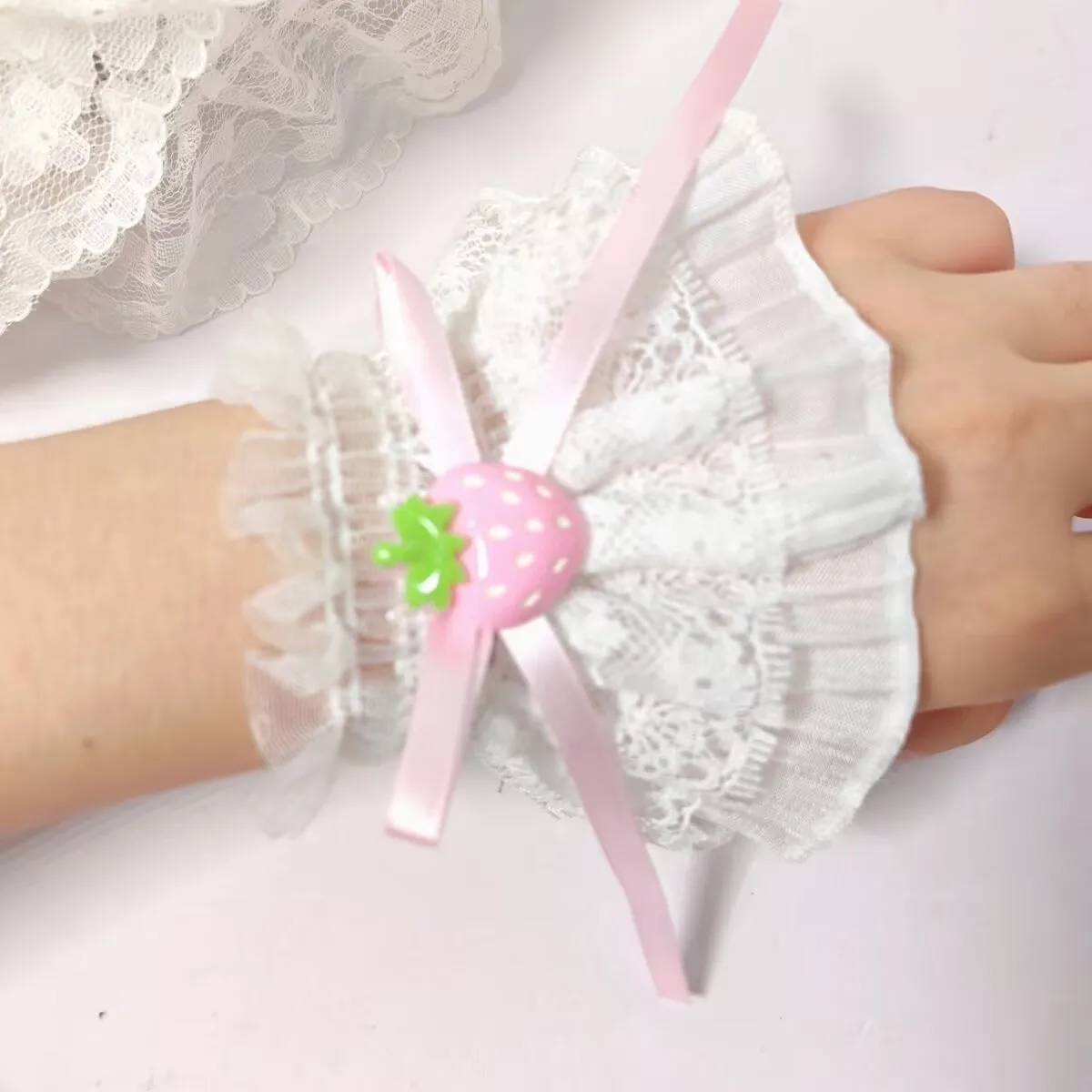 

Милая и очаровательная девушка с кружевным бантом, кружевными рукавами в стиле Лолиты и милый свадебный аксессуар для косплея для девочек.