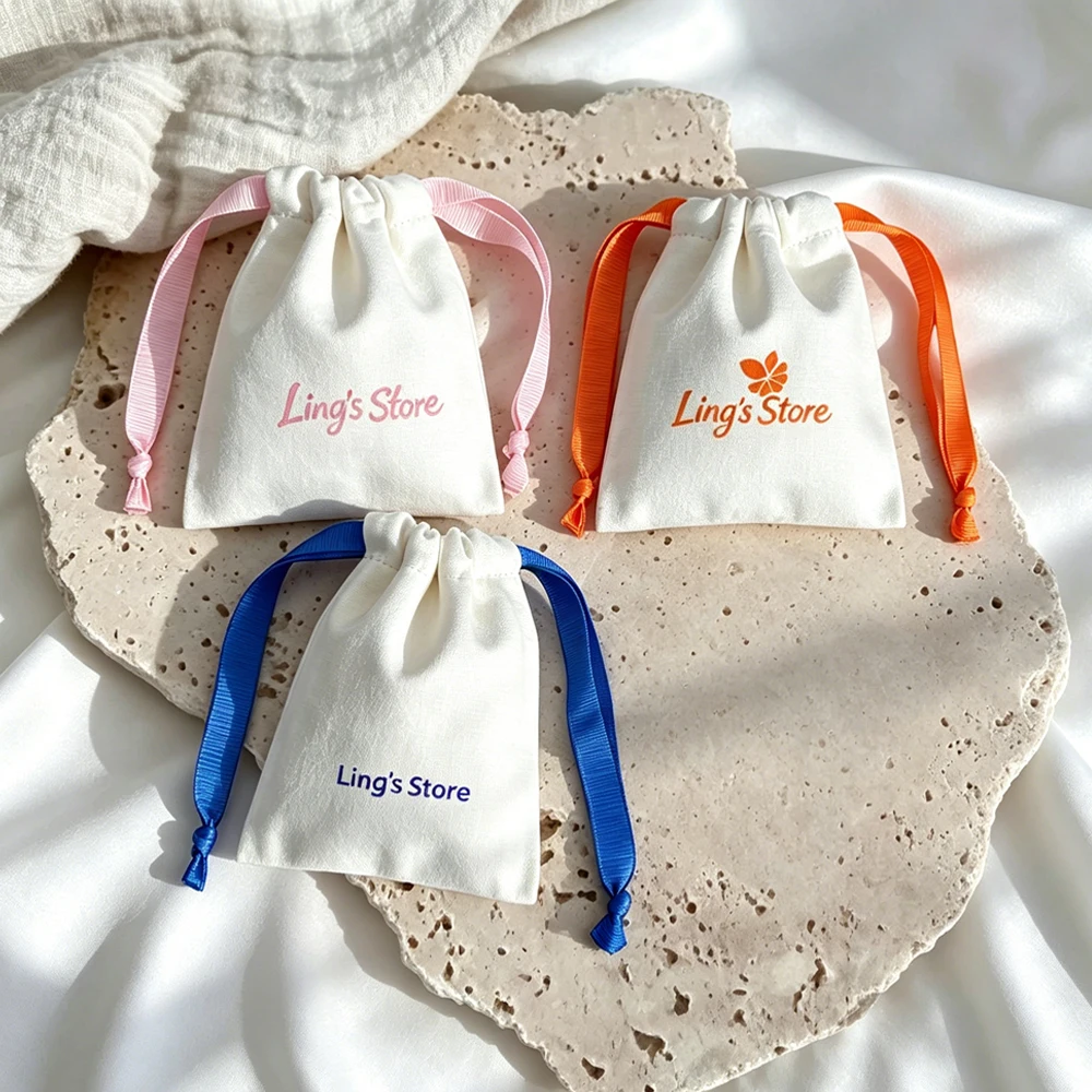 100 Stück Großhandel Personalisierte Logo-Schmuckbeutel aus Baumwolle, Weiße Leinen-Musselin-Beutel für Ringe, Ohrringe, Kosmetik-Organizer – Detail 4