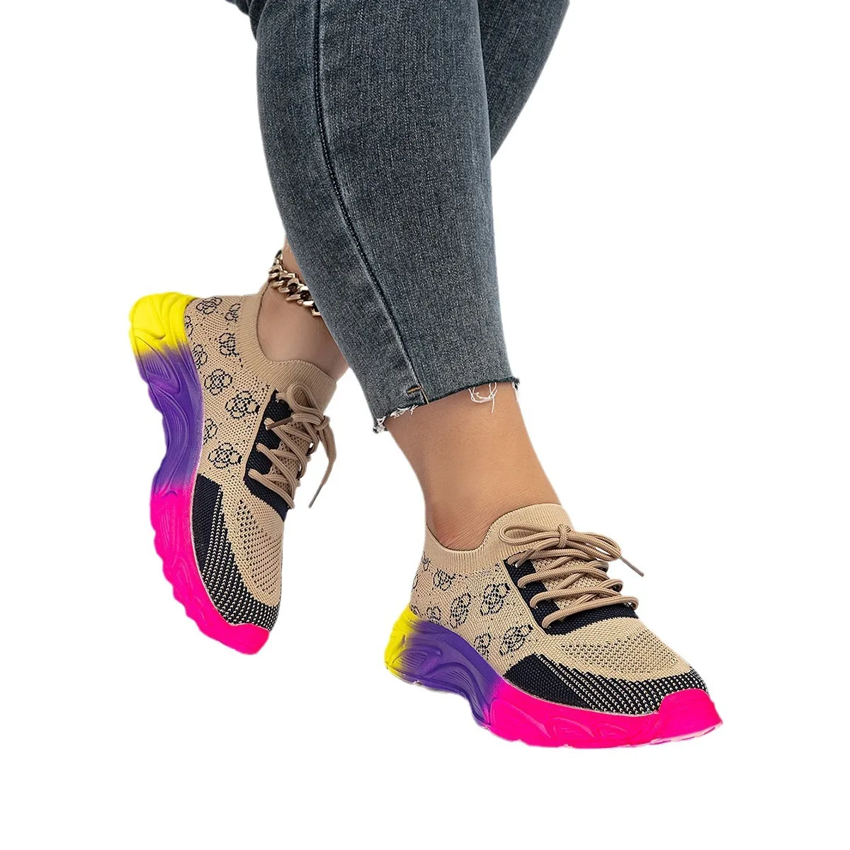 Nueva moda casual primavera y otoño parte superior baja parte inferior del arco iris color a juego cabeza redonda zapatillas de punto voladoras planas