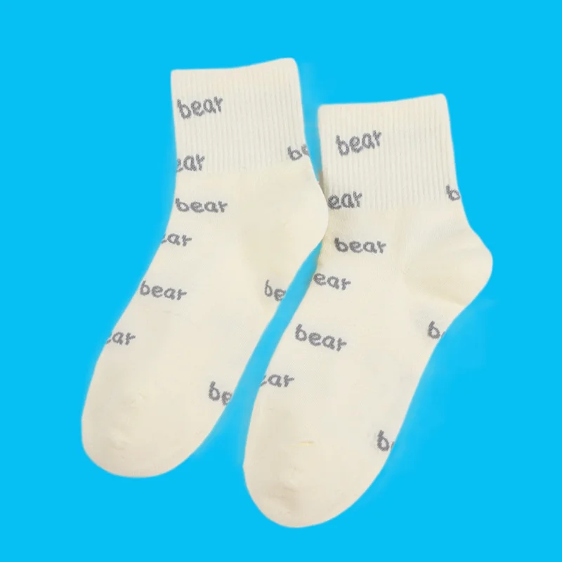 Chaussettes mi-longues de style collège coréen pour femmes, chaussettes courtes épissées, ours, beige, gris, dessin animé mignon, offre spéciale, 5/10, 2024 paires