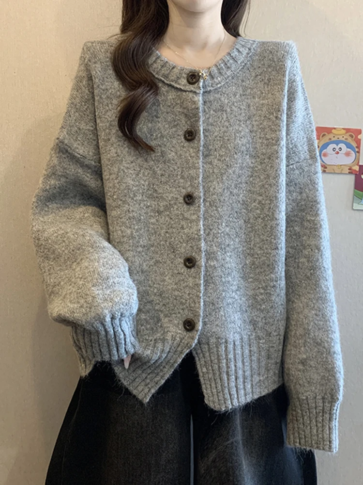 سترة نسائية طويلة متعددة الاستخدامات محبوكة للخريف والشتاء، فضفاضة ونحيفة، قطعة أساسية عصرية بأزرار وتطريز