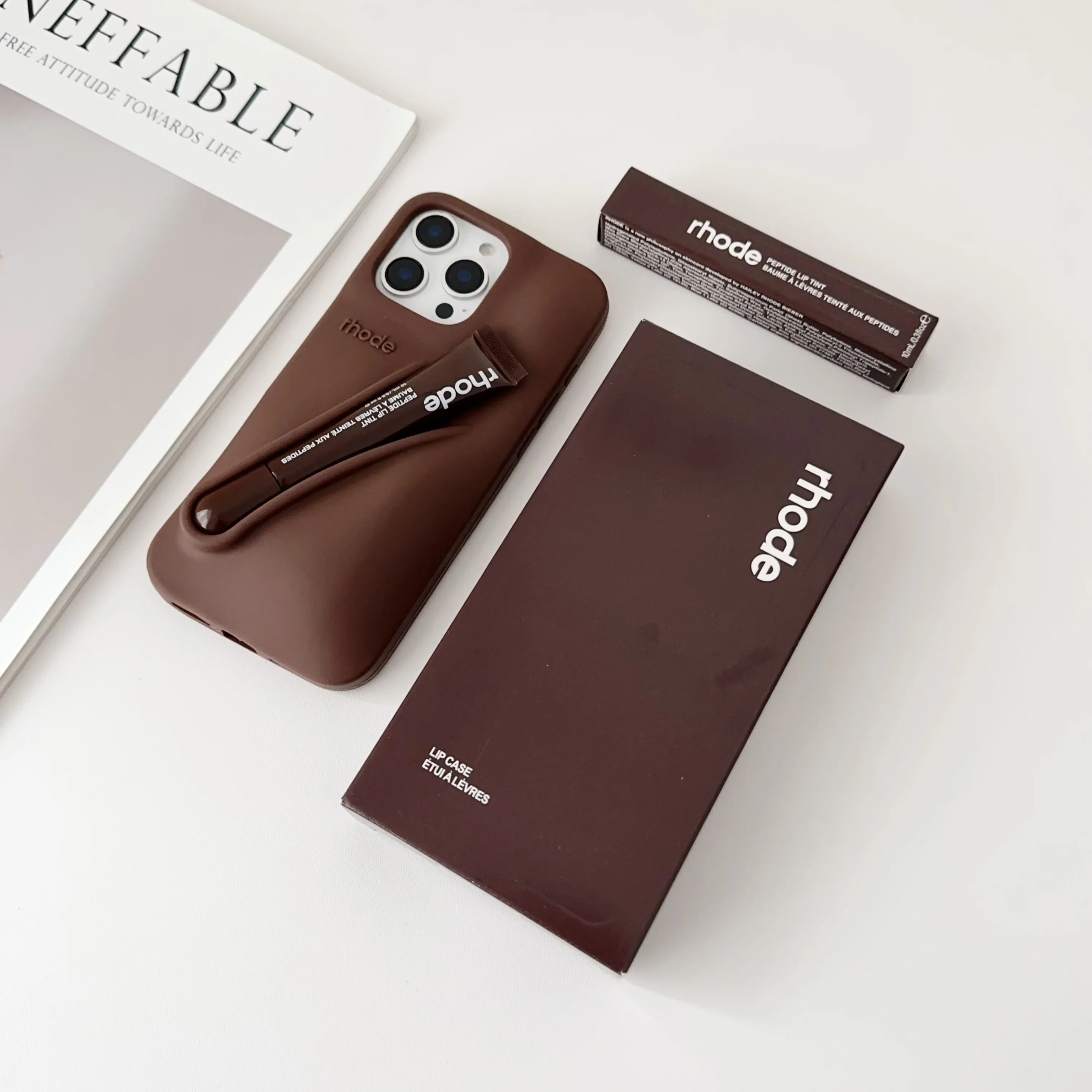 Fundas de teléfono con lápiz labial de silicona, brillo de labios portátil de lujo para iPhone 17Air 13 14 15 16 11 12 Pro Max Plus, contraportada a prueba de golpes ﻿