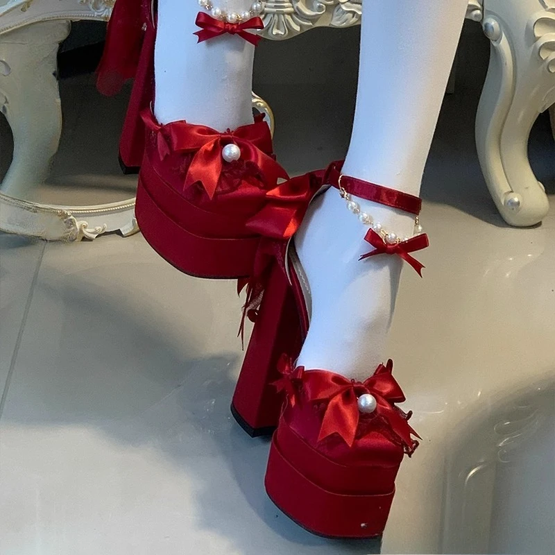 รองเท้าส้นสูงแบบหนาพื้นกันน้ำสไตล์โลลิต้าหวานๆ สำหรับงานแต่งงานและงานเลี้ยง