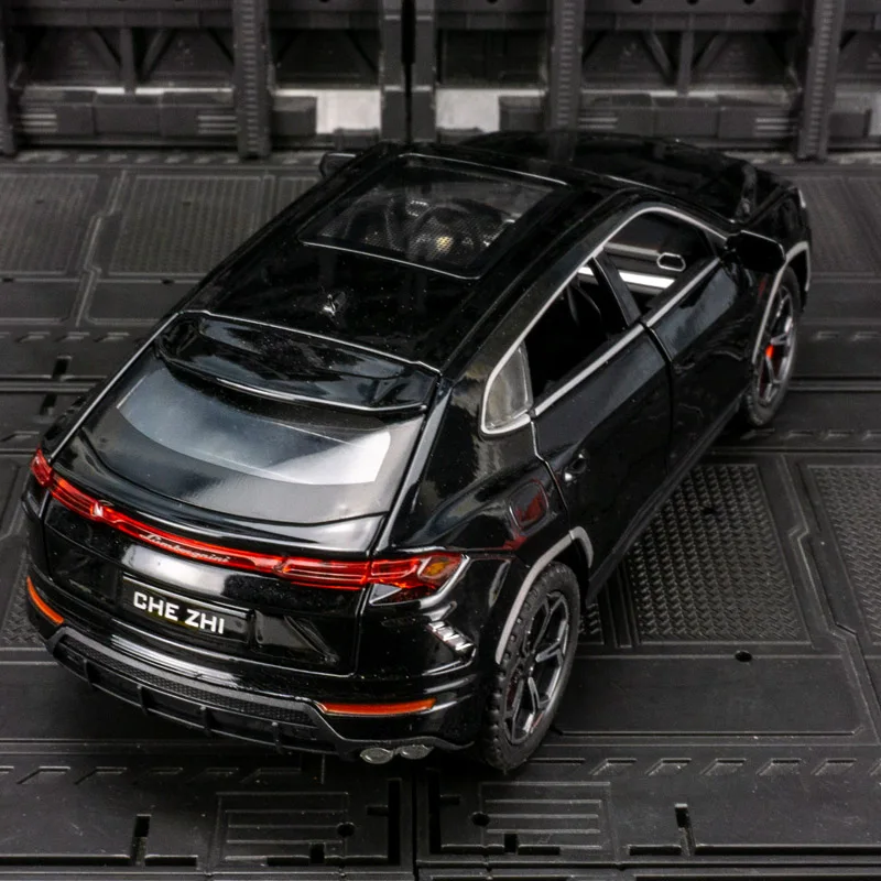 1:24 Lamborghini Urus aleación SUV vehículo todoterreno modelo ornamento, puertas y capó del motor, el maletero se puede abrir con juguetes