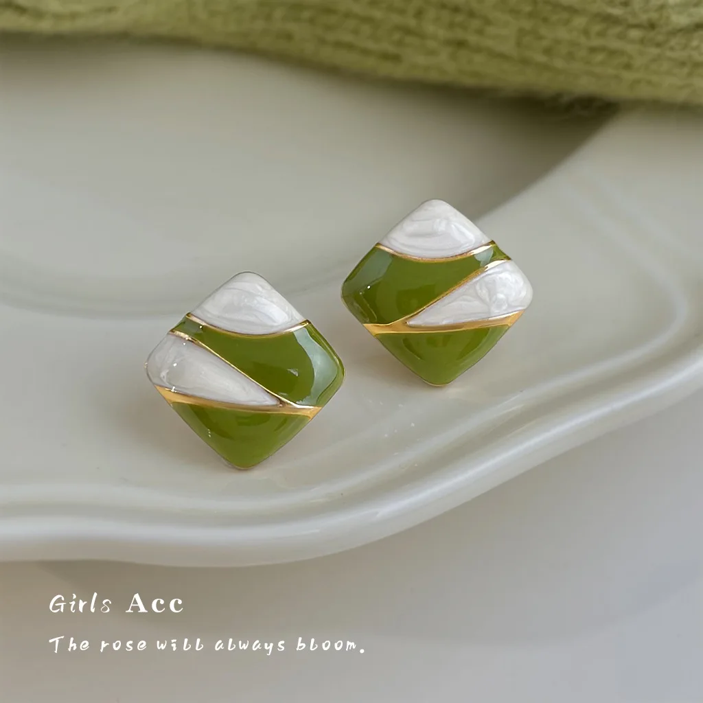 

High Quality Fresh Forest Style Avocado Green Contrast Enamel Square Stud Earrings Light Luxury Advanced Jewelry For Daily Women