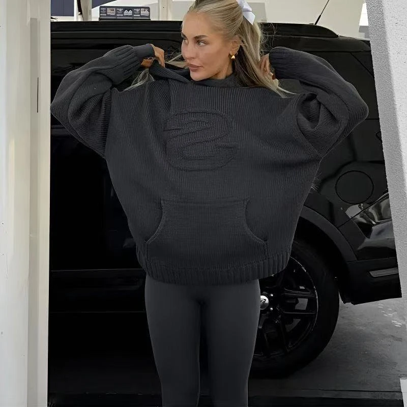 سترة سوداء فضفاضة بغطاء للرأس مفردة أوروبية أمريكية مشهورة مليئة بملمس حروف فريدة من نوعها عصرية ومتعددة الاستخدامات