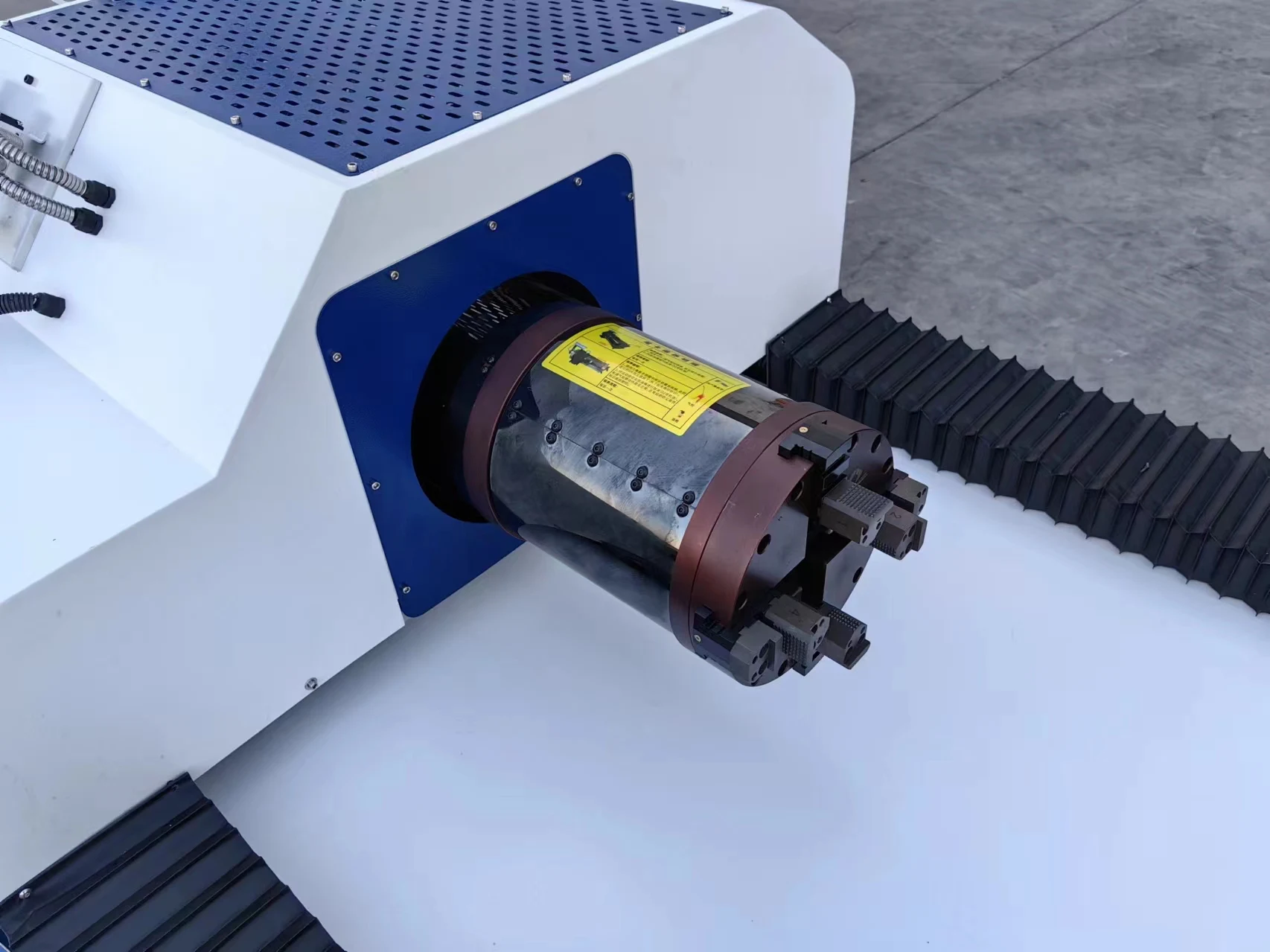 Best Fiber  Tube Cutting Machine Industrial High Speed Small Tube Automatic Feeding Auto Feeding Pipe Cutting Machine