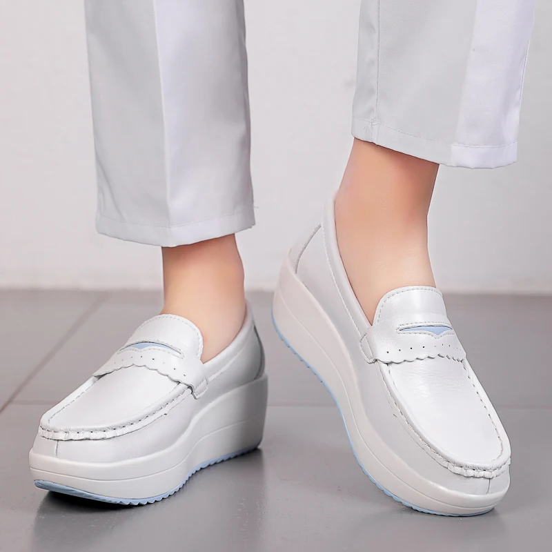 STRONGSHEN-zapatos informales de cuña para mujer, mocasines suaves de trabajo para enfermera, transpirables y cómodos, antideslizantes, color blanco