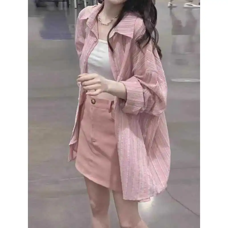 

Легкая женская рубашка свободного кроя с розовыми полосками для ранней осени, с защитой от солнца, повседневная, с воротником, длинными рукавами, для работы и отдыха