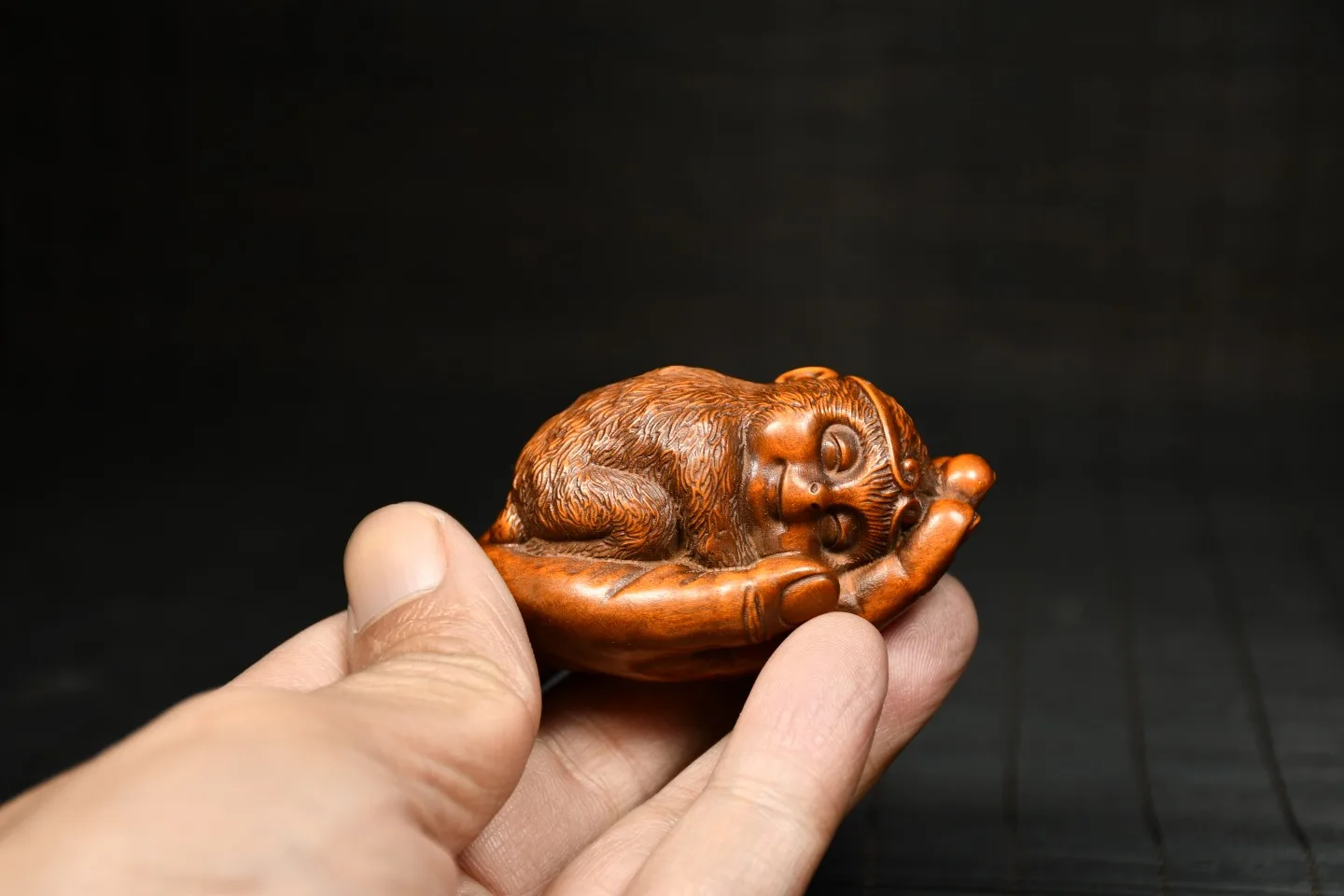 

Chinese wood carving lobular boxwood seenwork carving Buddha hand zodiac monkey statue decoration collection gift