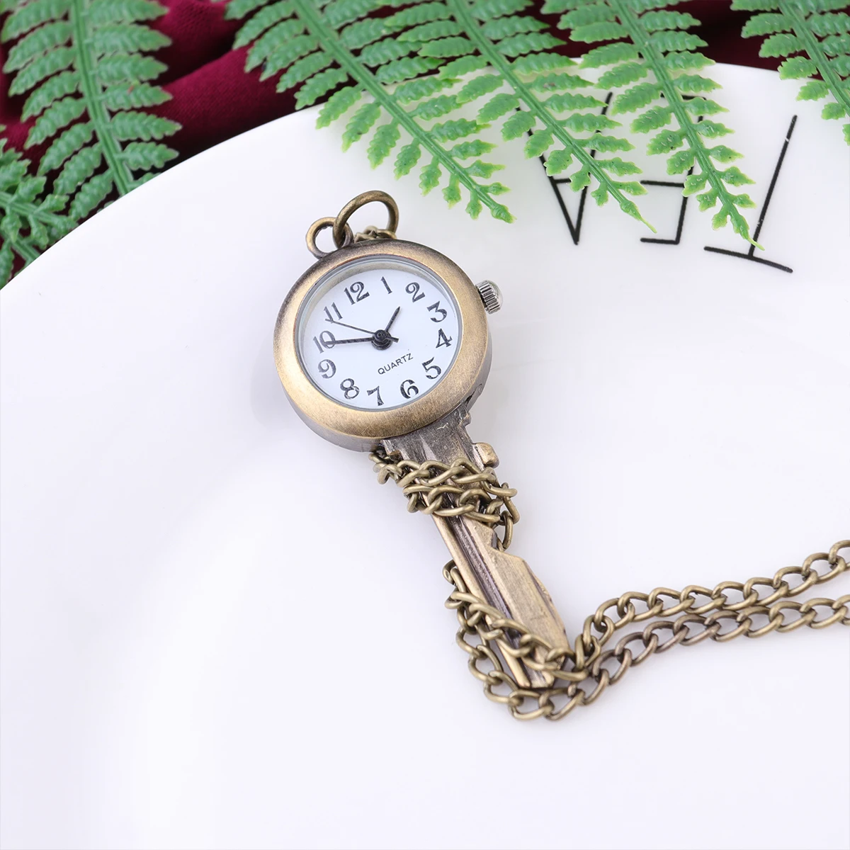 

1pc Retro Hanging Classical Pocket Quartz Key Buckle Chain Vintage Classical Pocket Watch Decorative Wall Timepiece