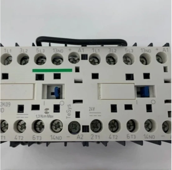 

Brand New Original DC contactor LP2K0910BD coil DC24V current 9A normally open point Fast Delivery