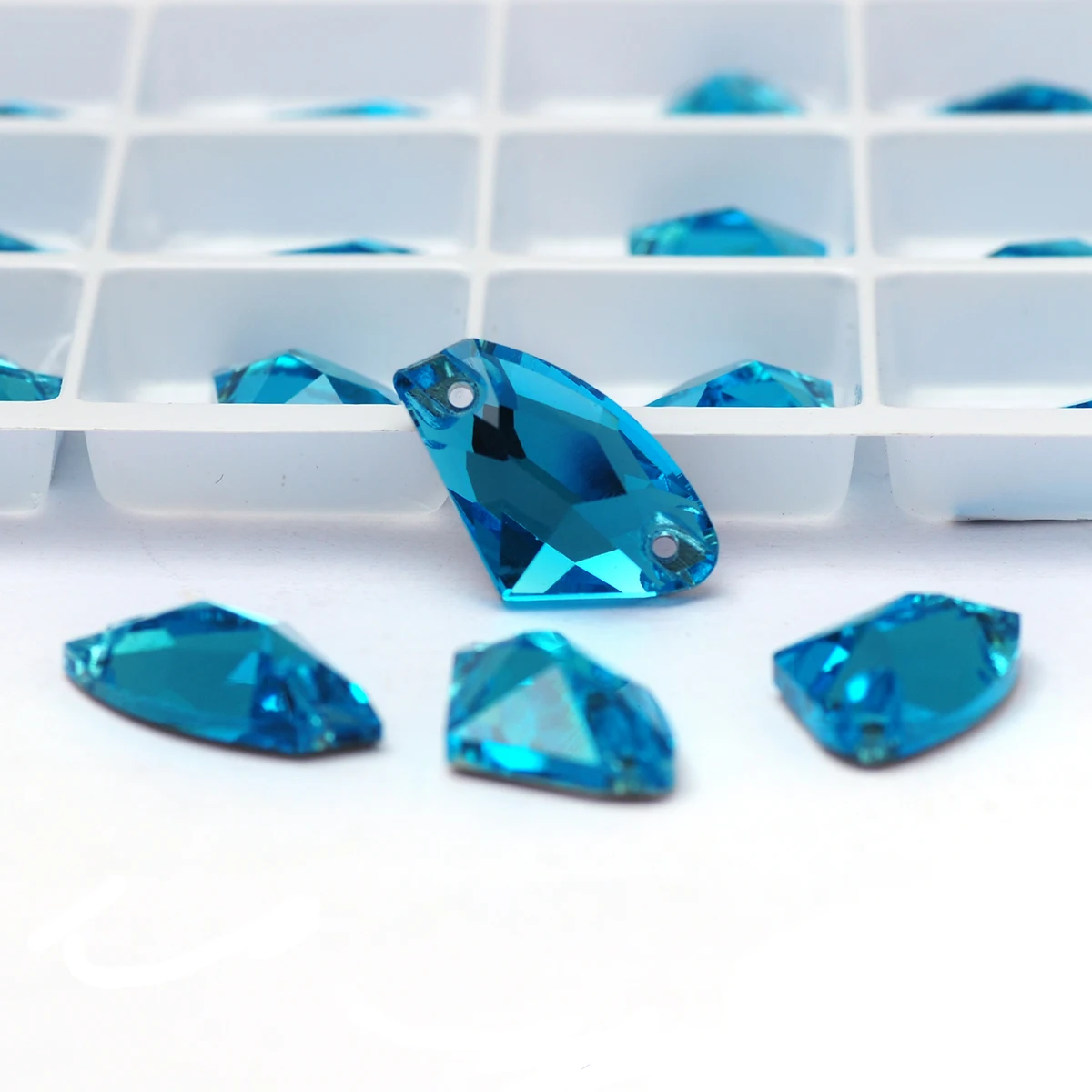 Aquamarin-Glas-Kristall-Strasssteine zum Aufnähen, Flache Rückseite, DIY-Nähzubehör für Kleidung, Schmuckherstellung, Taschendekoration – Detail 3
