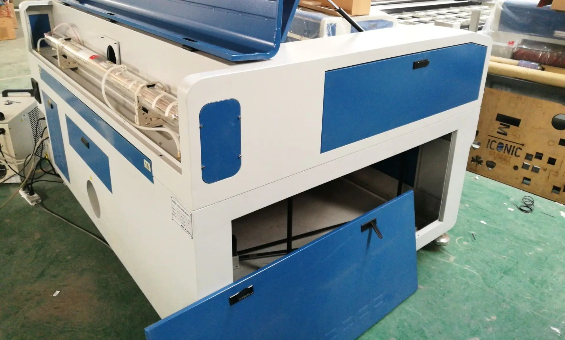 Mesin pemotong laser Co2 1390 kamera Ccd Tiongkok untuk memotong lembar akrilik MDF ukiran