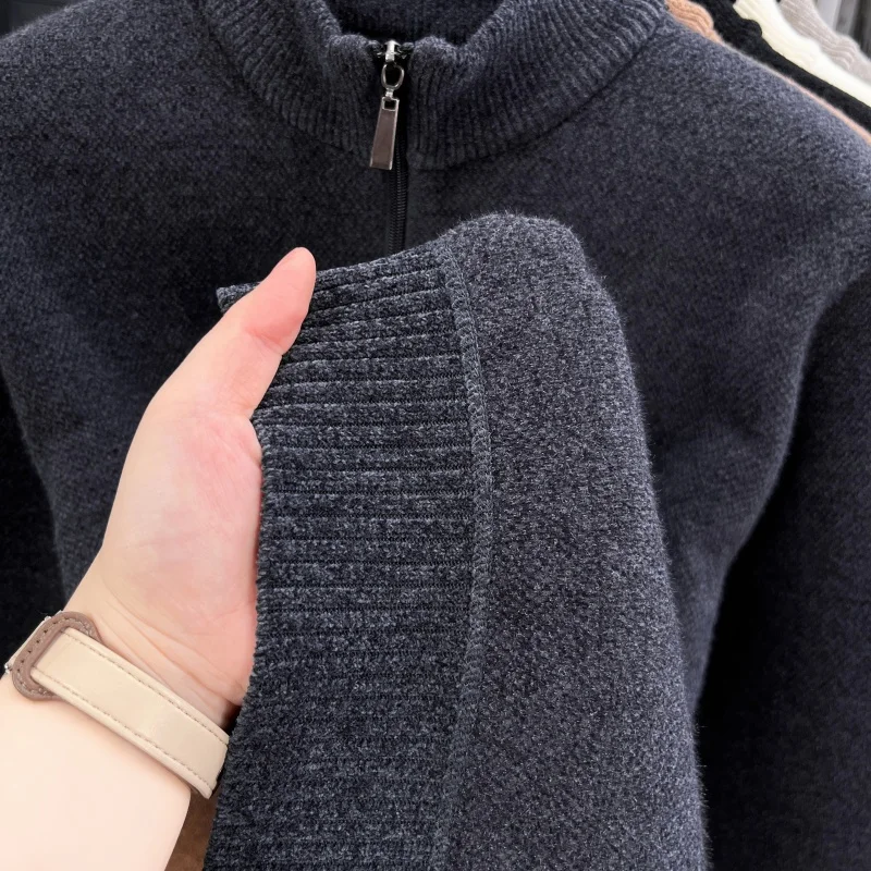 Luxuriöser Herren-Langarm-Strickpullover mit halbem Reißverschluss, Pferde-Stickerei, Stehkragen, Winter-Neuheit, Warmer, Stilvoller, Verdickter Herrenpullover – Detail 6