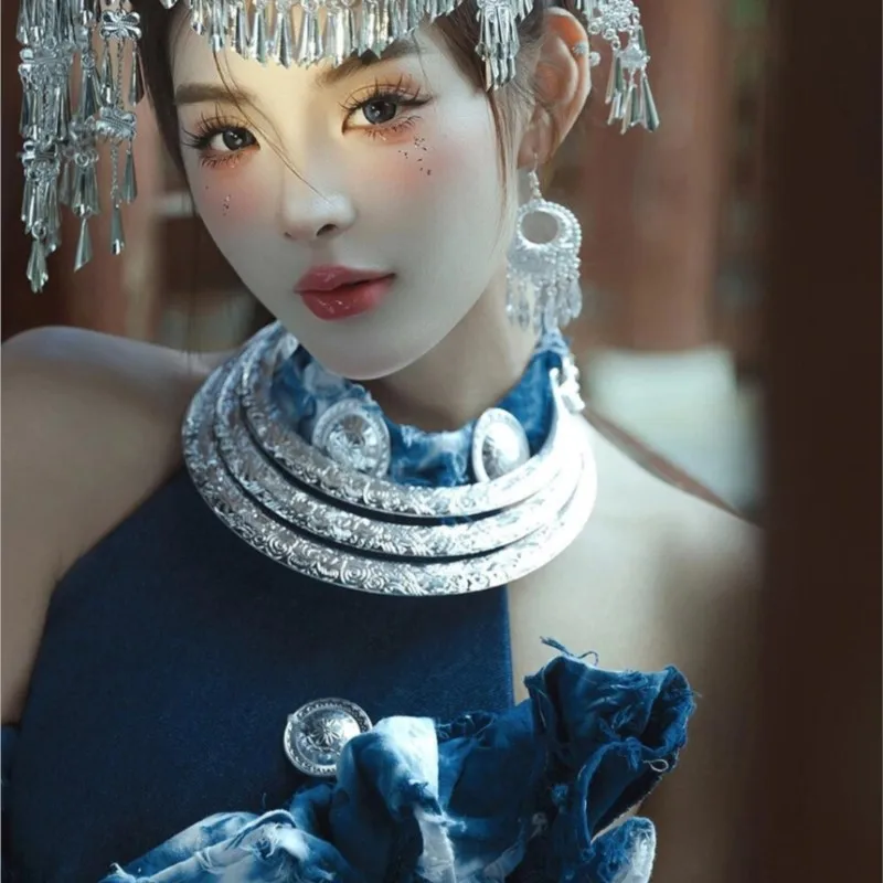 Costumes ethniques teints par nouage, cheongsam, jupes en queue de poisson, robes de soirée, style voyage, photographie et vêtements de portrait