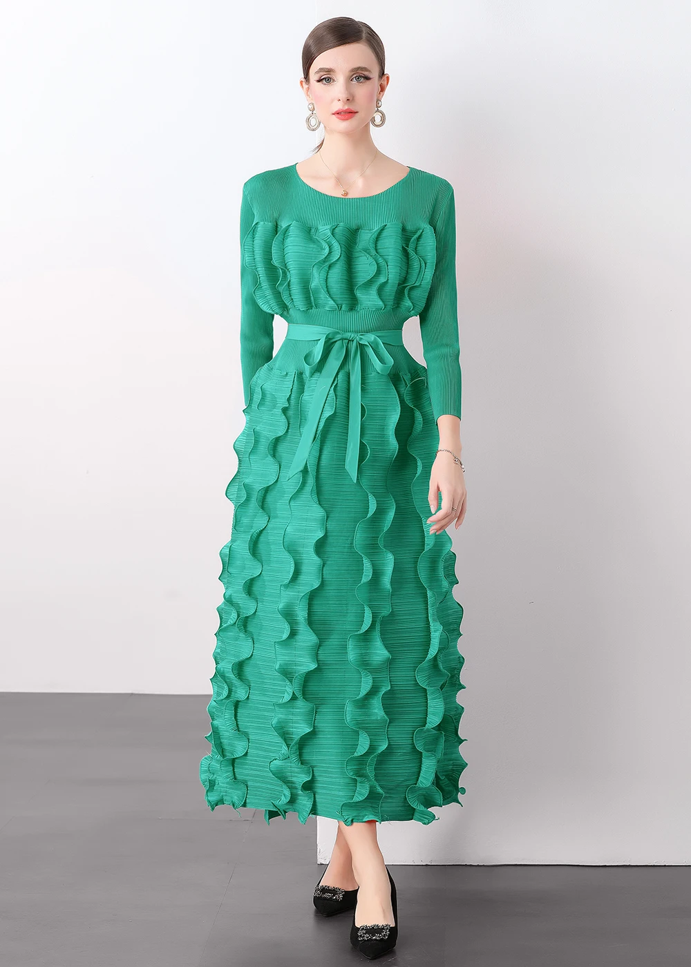 Robe française élégante pour femmes, vêtement plissé, col rond, taille haute, ample et amincissante, à volants polyvalents, nouvelle collection automne 2025