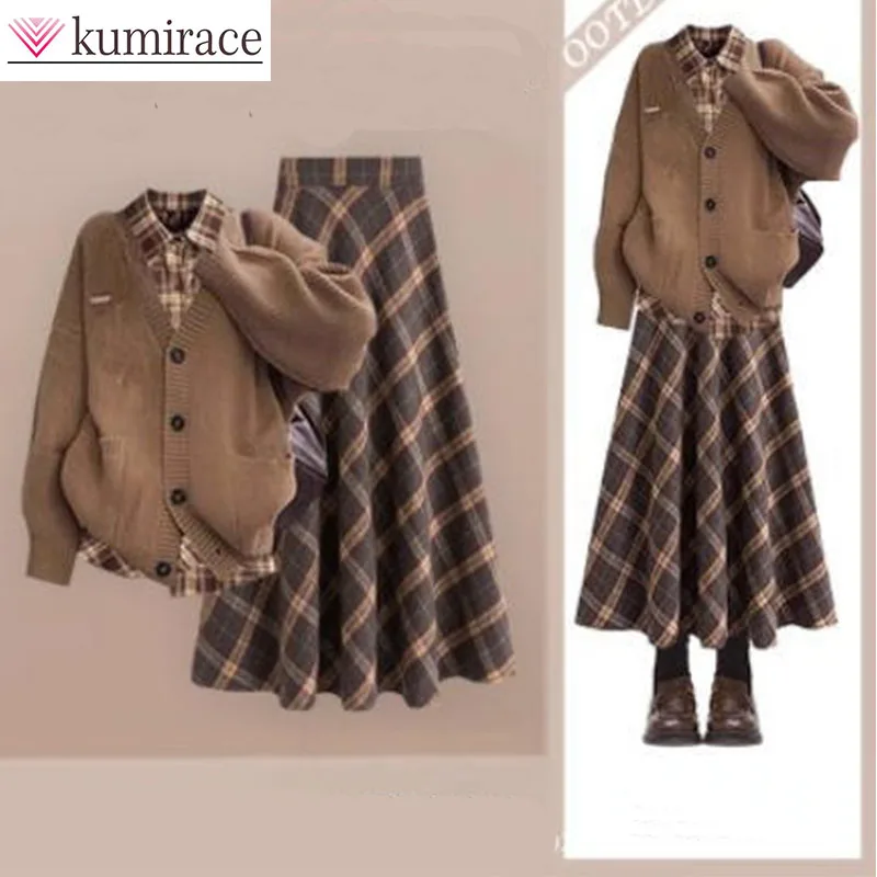 Roupa estilo Academia da moda outono com um conjunto completo de tops de estilo redutor de idade, camisas xadrez em camadas e meia saia