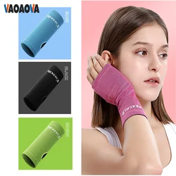 1Pair Summer Ice Silk Cooling Wristband Sweatbands Sports Hand Sweat Band Wrist Wrap Bands For Women Gym Yoga Volleyball Sports