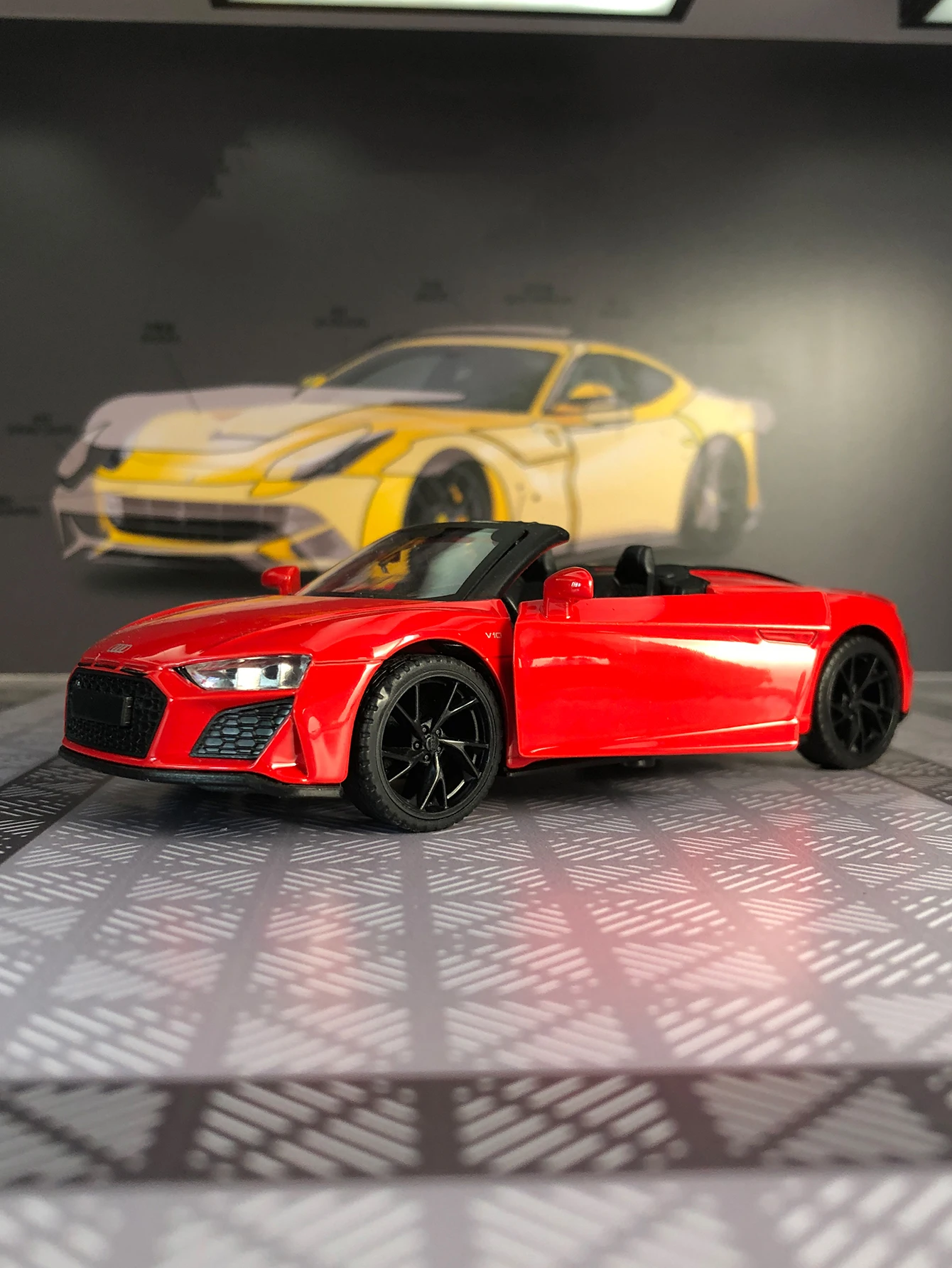 1:32 AUDI R8 V10 Legierungs-Rennwagenmodell, die Autotür kann geöffnet werden, kann als Geburtstagsgeschenk an Freunde gegeben werden