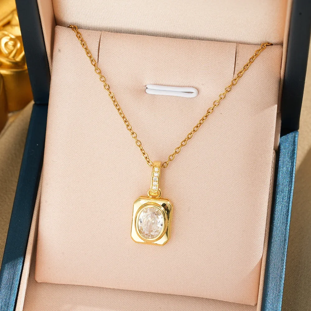 

Fashionable and stylish collarbone necklace for ladies, copper round zirconia titanium steel necklace for ladies