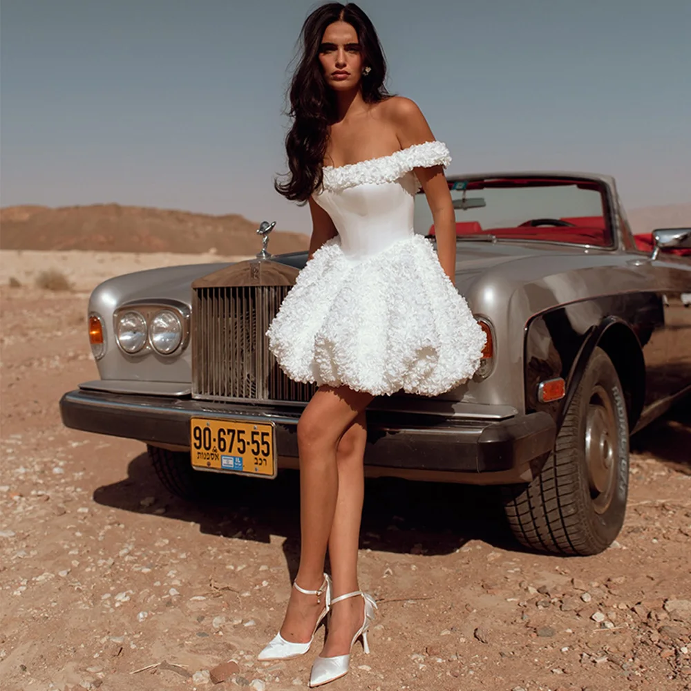 Customized Delicate Tulle Ball Gowns Elegant Strapless Sleeveless Wedding Dress Modern Mini Length Off the Shoulder Bridal Gowns