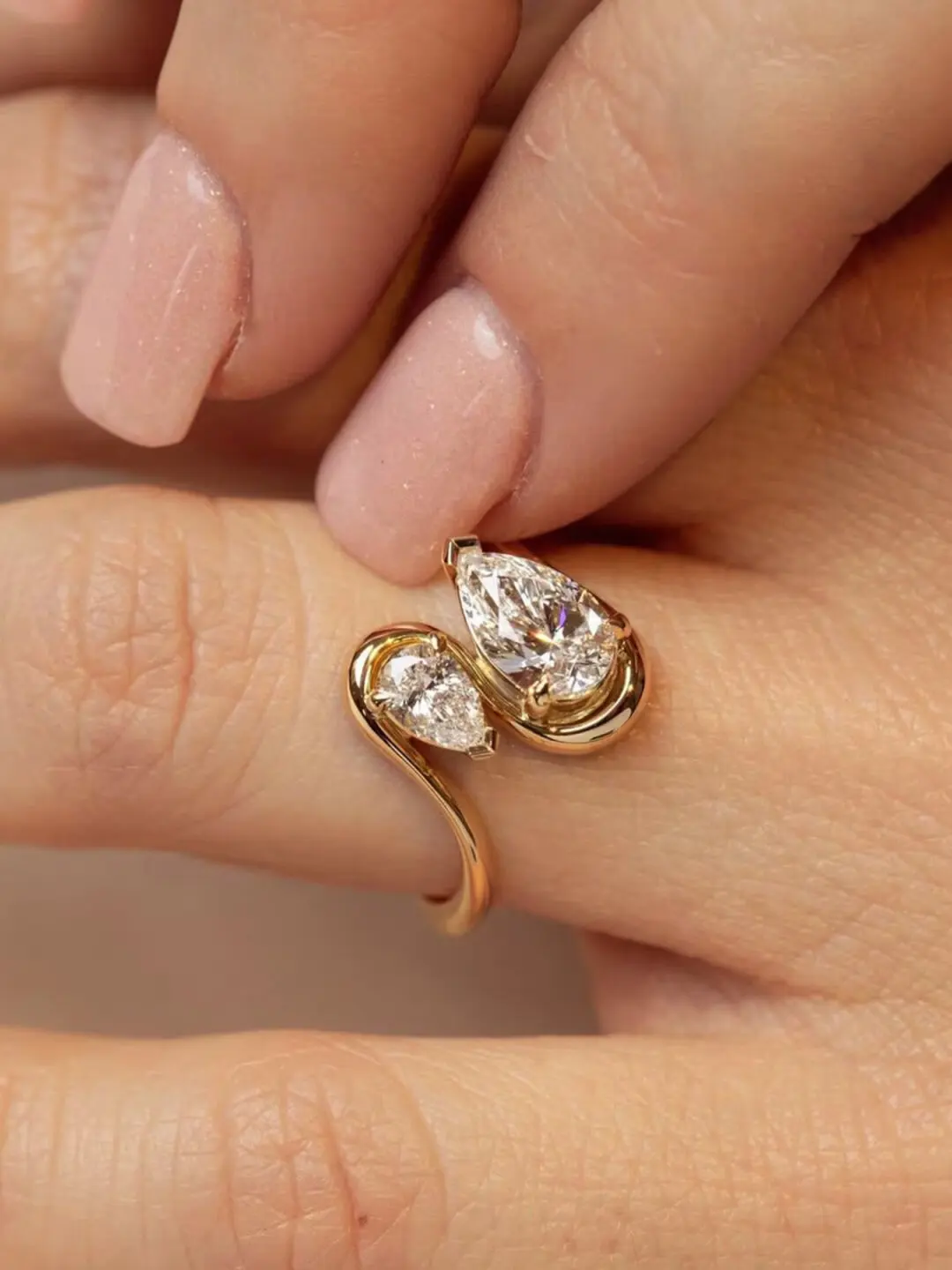 

S925 Water Drop-Shaped Zircon Sterling Silver Ring, European and American Fashionable and Exquisite S-Shaped Ring, Gift for Lover's Anniversary, Suitable for Wedding, Engagement Ceremony, Date, Party Wear, Women's High-End Jewelry