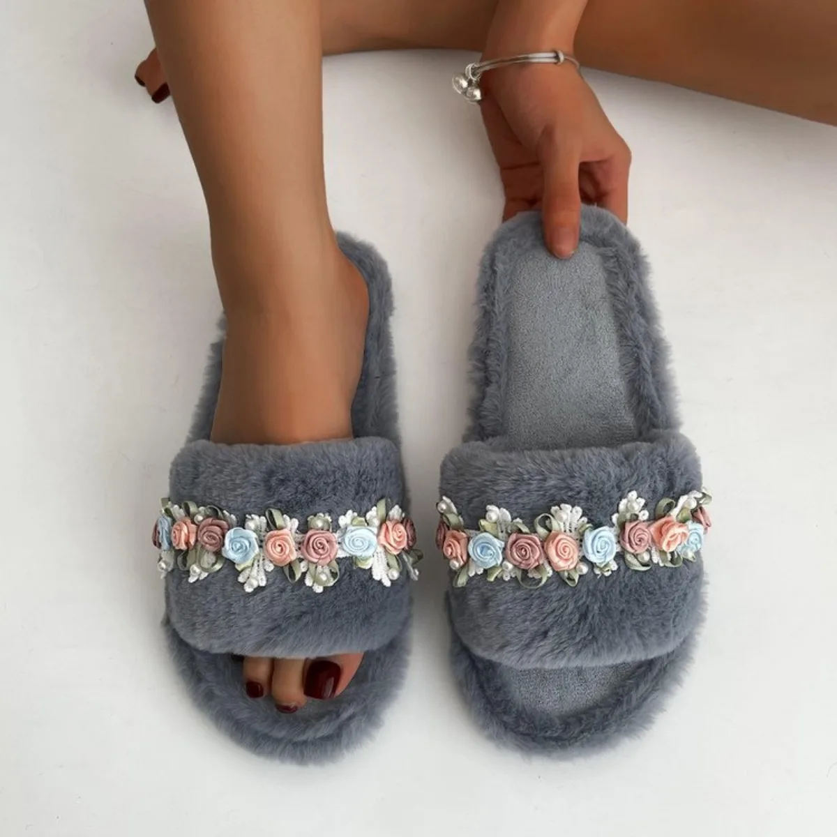 

Women Luxury Flower Pearl Decor Fur Slippers Black White Grey Pink Outdoor Winter Spring Autumn Fashion Sexy Elegant Casual Flat