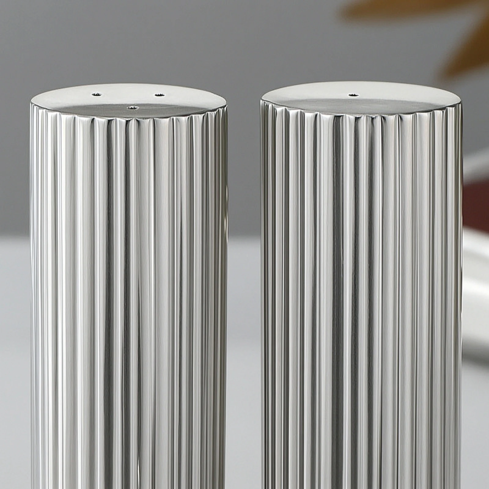 2 Pieces Stainless Steel Shaker Cylindrical Shaker with Holes Dredge Rust Resistant Striped for Kitchen, Dining Table