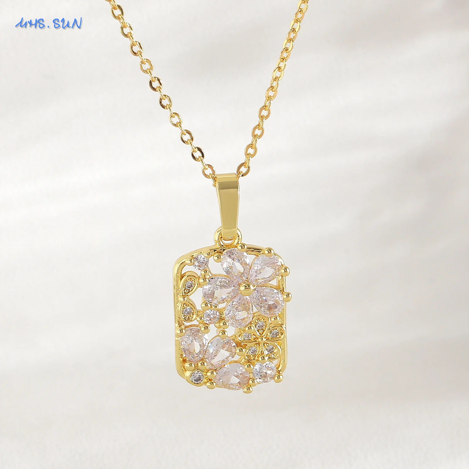

MHS.SUN Metal Square Inlaid Zircon Flower Pendant Necklace for Women 22K Gold Plated Geometric Wedding Party Jewelry Couple Gift