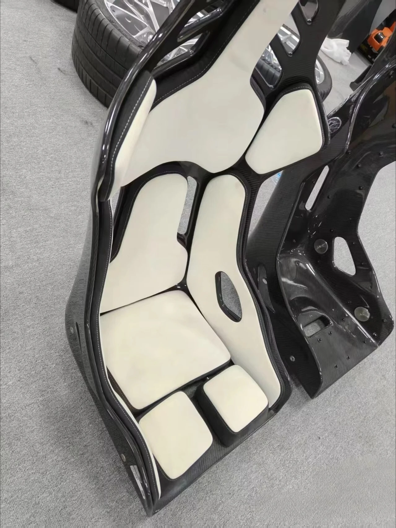 DOS Fashionable Adjustable Sport Style High Quality Carbon Fiber PU Leather Safe Universal Fitment Racing Bucket Seats Parts