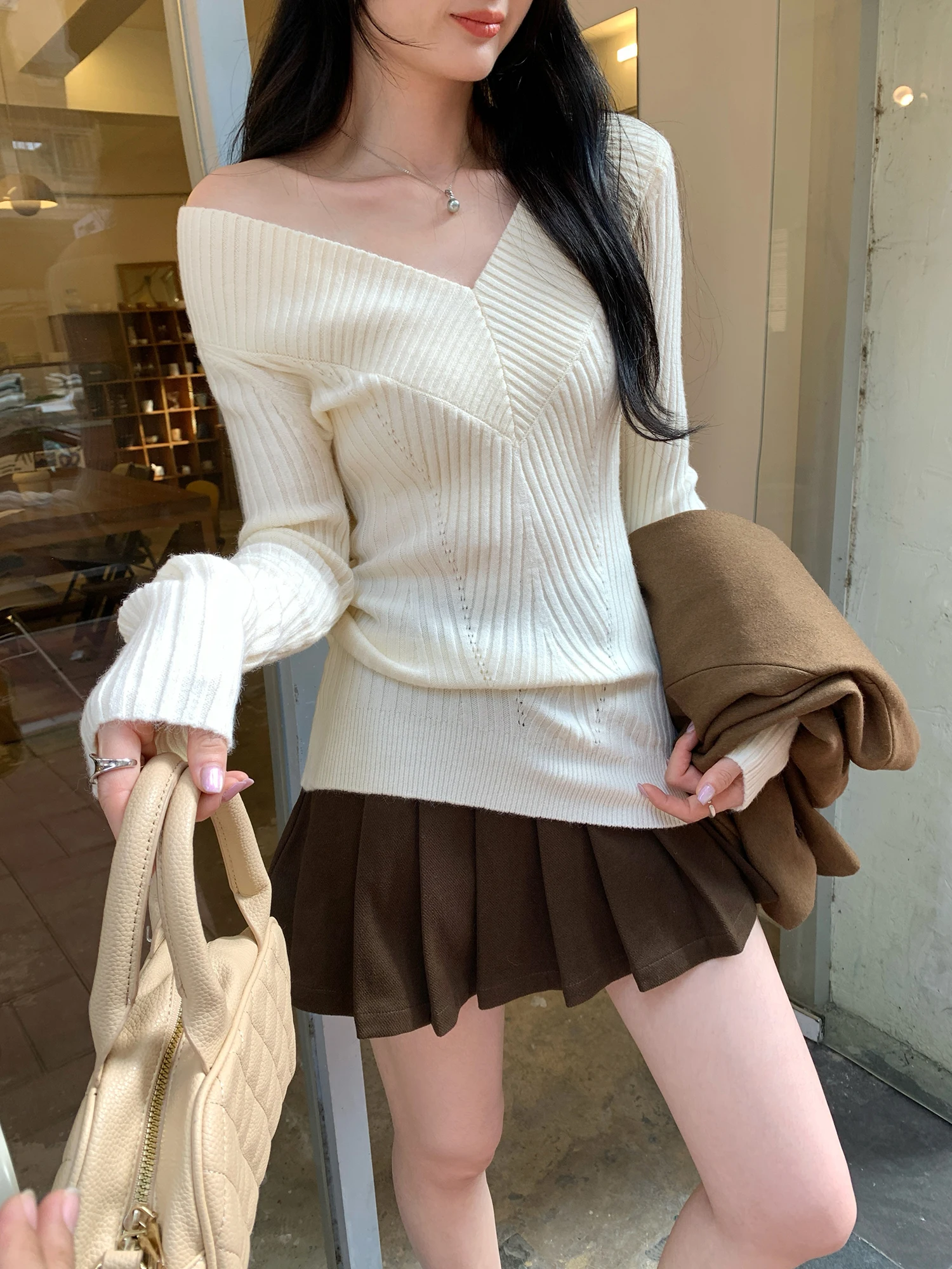 

Elegant Long Sleeve V-Neck Knitwear Women's Base Layer Shirt Slim Fit Autumn Winter New Style Beautiful Top Casual Wear