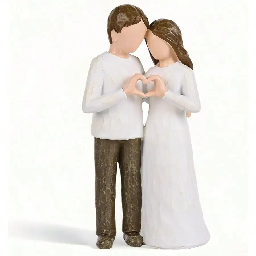 

DRomantic Couple Figurine Resin Wedding Love Sculpture With Heart Shape Couples Statue For Home Decor Valentine's Day Gift Couple Figurine Wedding Cake Topper