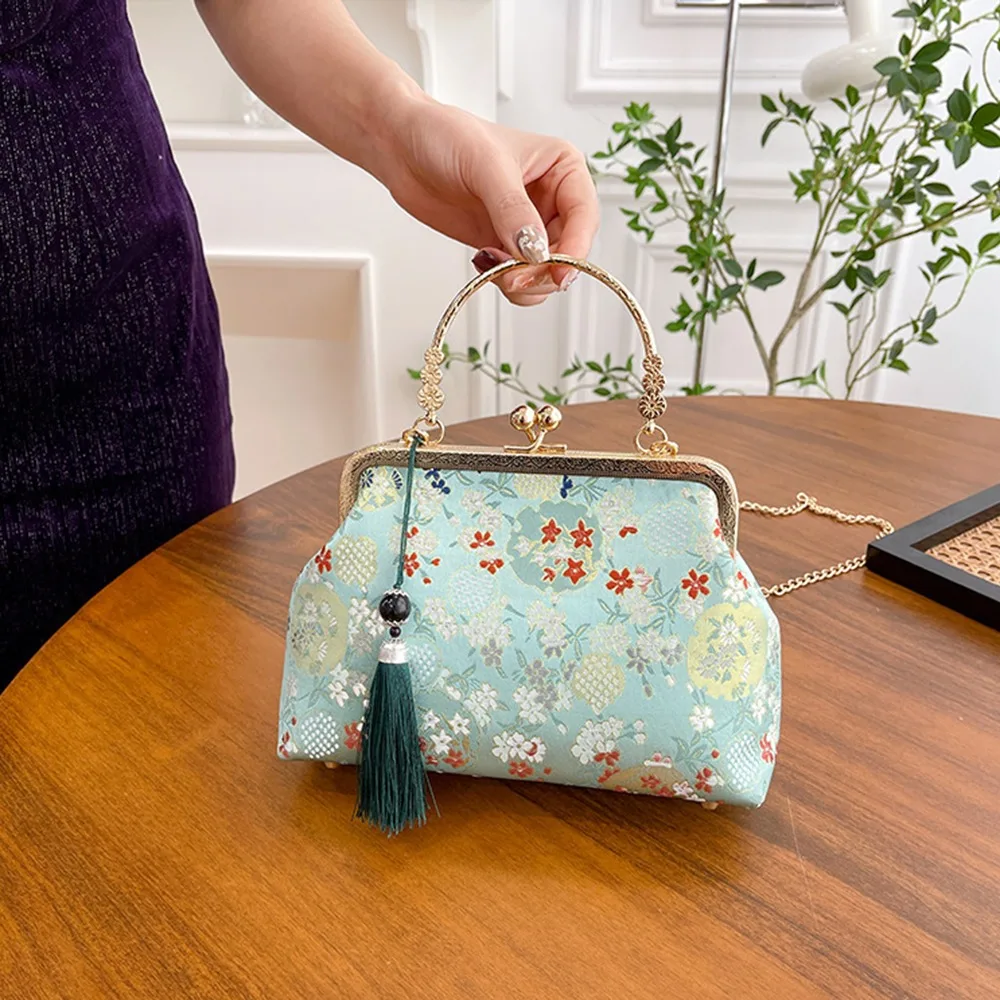 

Retro Cheongsam Banquet Bag Elegant with Tassel Pendant Kiss Lock Shoulder Bag Flower Large Capacity Crossbody Bags Meeting