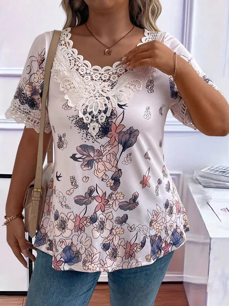 Damska koszulka Plus Size z głębokim dekoltem w serek, koronkowymi wstawkami, basic, codzienna, do pracy, do domu i biura.