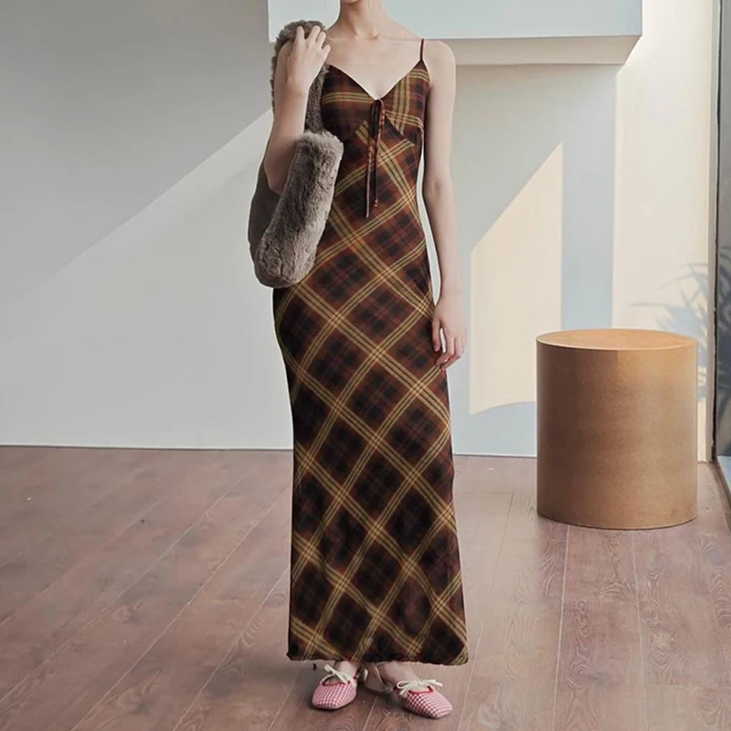 IAMHOTTY Vintage Plaid Print V-neck Sleeveless Long Dress Holiday Party High Streetwear French Style Elegant Straight Maxi Robe