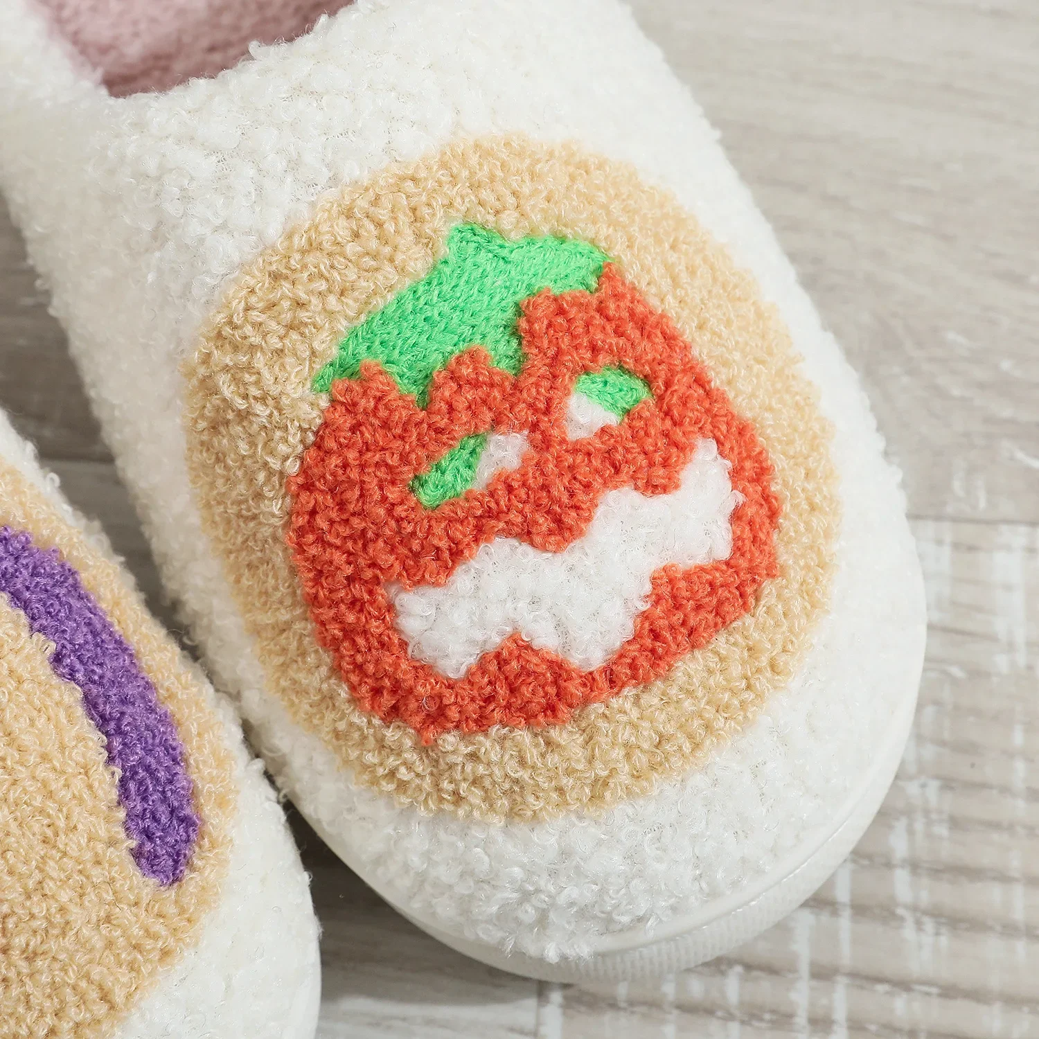 Chinelos de biscoito de Halloween para homens e mulheres, sola grossa antiderrapante, sapatos de algodão luxuoso, padrão gourmet, presente doméstico, inverno