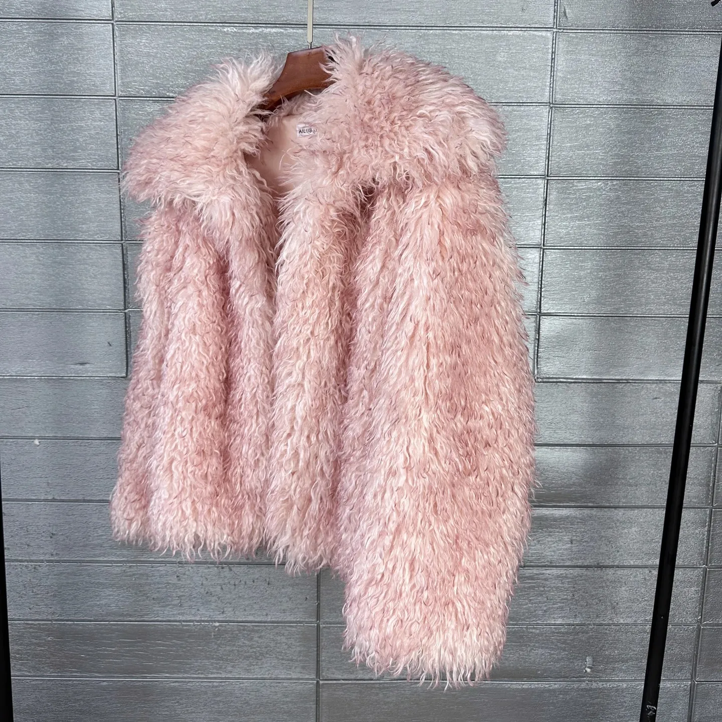 New Pink Niche Pointed-point Faux Fur C oat Short Suit Lapel Jacket for Women in Autumn and Winter
