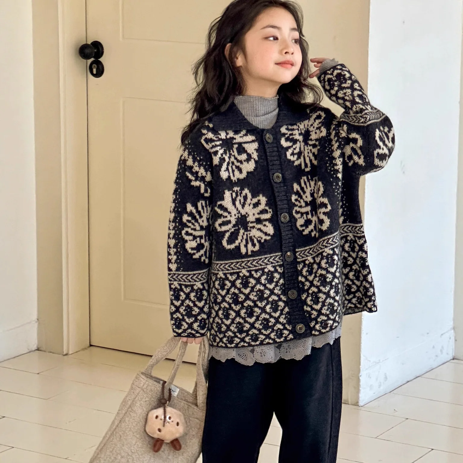 

Girls Sweaters Autumn and Winter Western Style Knitted Jackets Soft and Comfortable for Daily Leisure Warm and Fashionable