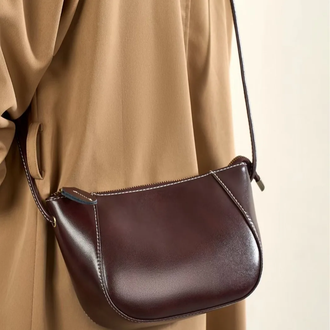 2026 موضة جديدة بقرة حقيقية جلد طبيعي حقائب النساء حقائب كتف السيدات أنثى فتاة العلامة التجارية الشهيرة الفاخرة رفرف حقيبة