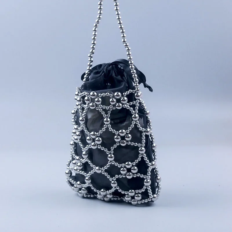 حقائب يد مصنوعة يدويًا من الفضة مطرزة للنساء حقائب يد مجوفة على الموضة لقضاء عطلة الشاطئ مطرز بالخرز حقائب حفلات بمقبض للهاتف