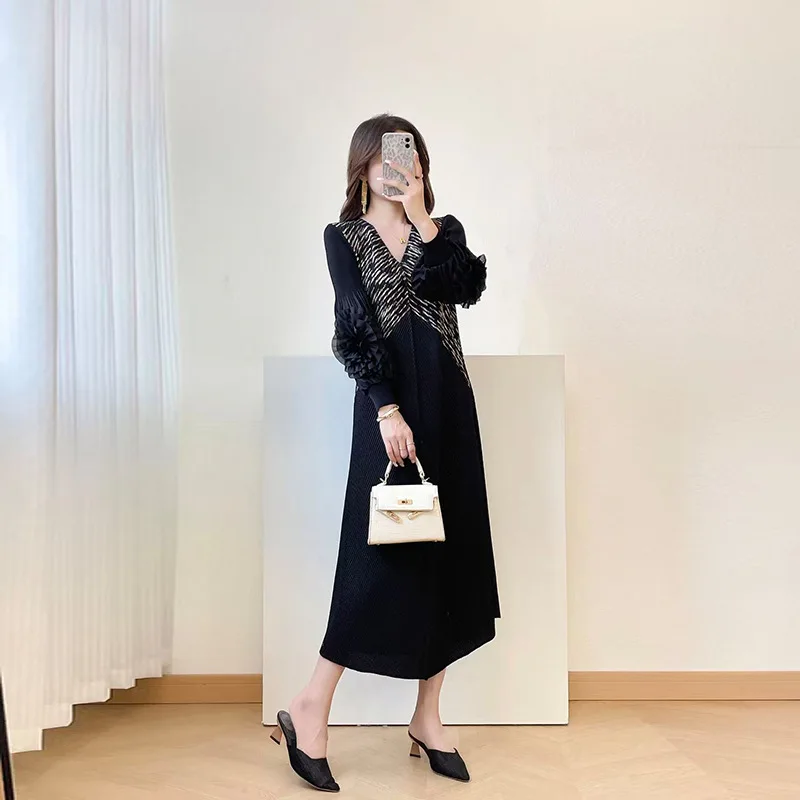 مياكي مطوي 2025 الخريف والشتاء جديد الراقية الساخن ختم مزاجه أنيقة التخسيس البتلة الأكمام المرأة مطوي فستان