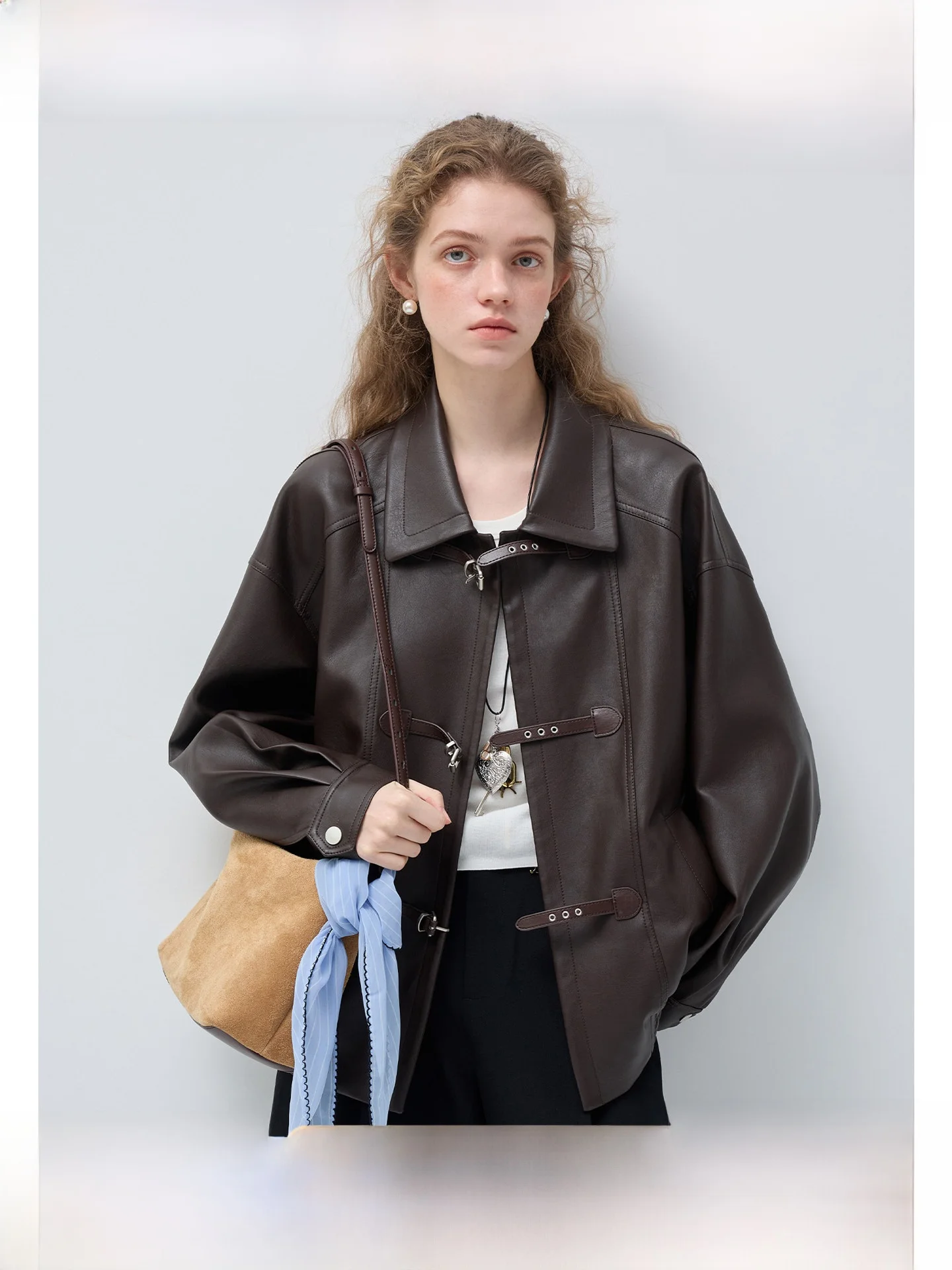 

Матовая кожаная куртка свободного кроя для женщин, в стиле ретро, весенняя новинка VEGA CHANG, классическое пальто с отложным воротником Truffle Knight