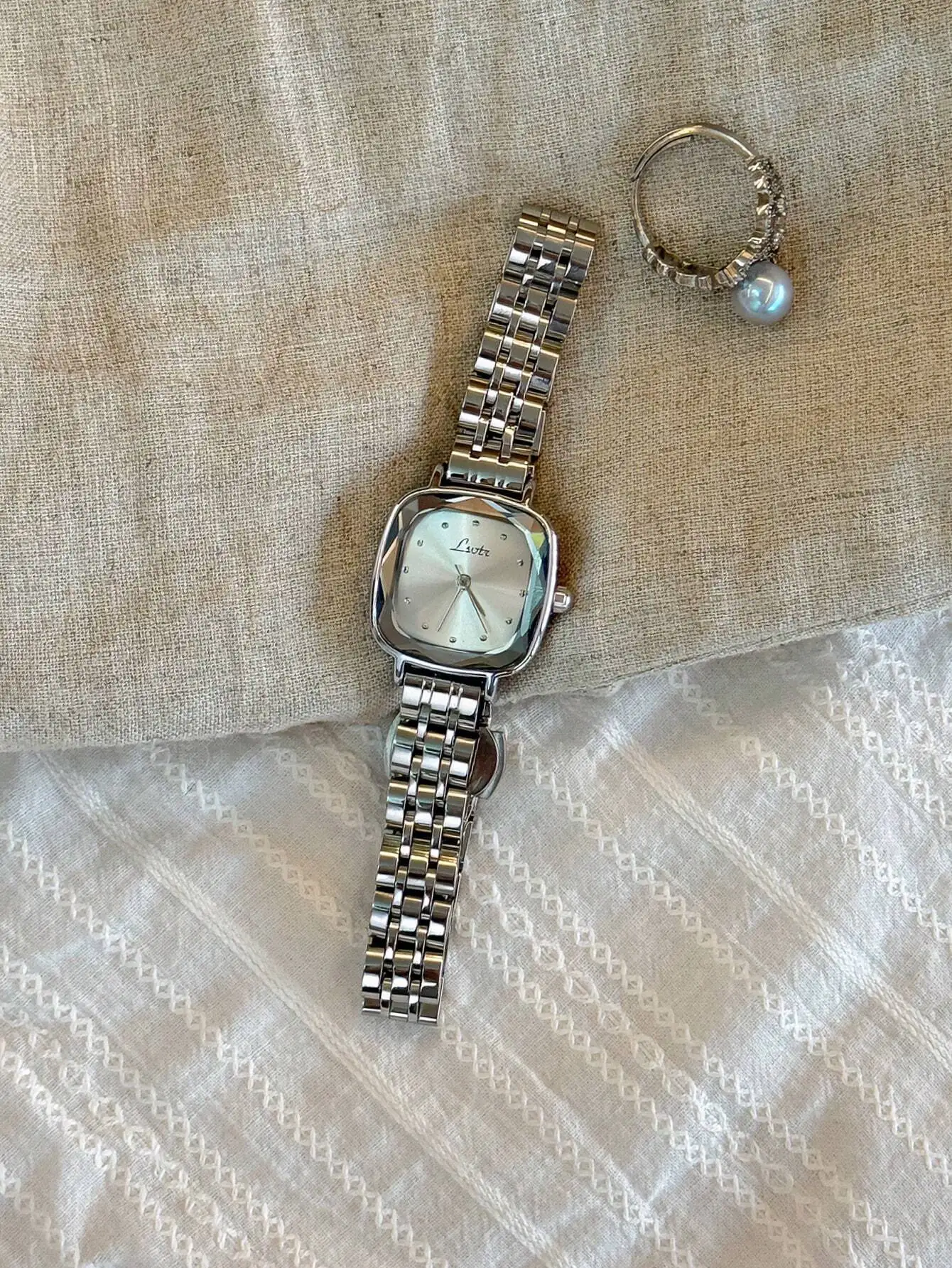 

Миниатюрные квадратные женские кварцевые часы из нержавеющей стали с серебряным циферблатом и металлическим браслетом для повседневной носки