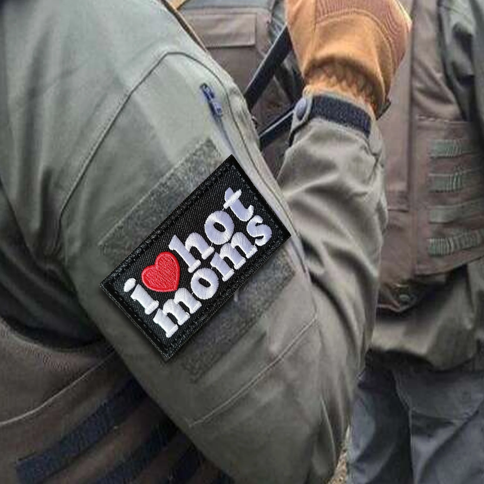 أنا أحب الأمهات الساخنة التكتيكية المطرزة التصحيح مضحك هوك وحلقة ميمي بقع المعنويات شارة الجيش العسكري شارة ظهره ملصقات