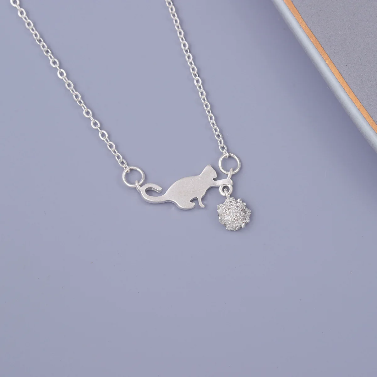 

New Fashion Cat Play Ball 925 Sterling Silver Jewelry Personality Animal Necklaces XL247