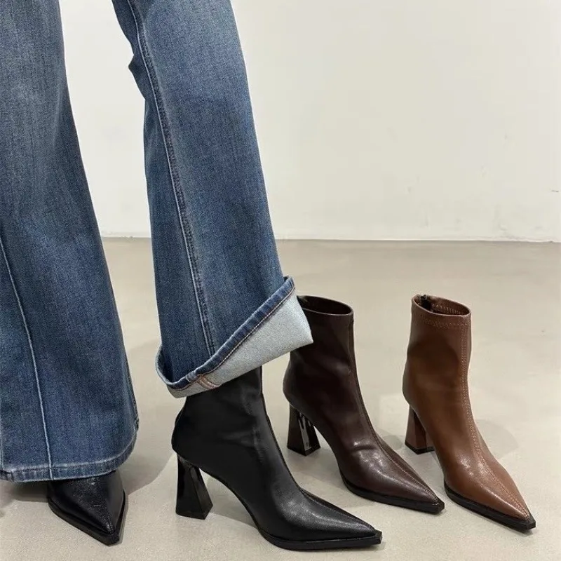 

Новинка 2025, женские модные ботильоны «Челси», базовые ботинки на высоком каблуке, туфли с острым носком, женские нескользящие удобные ботинки с ремешком